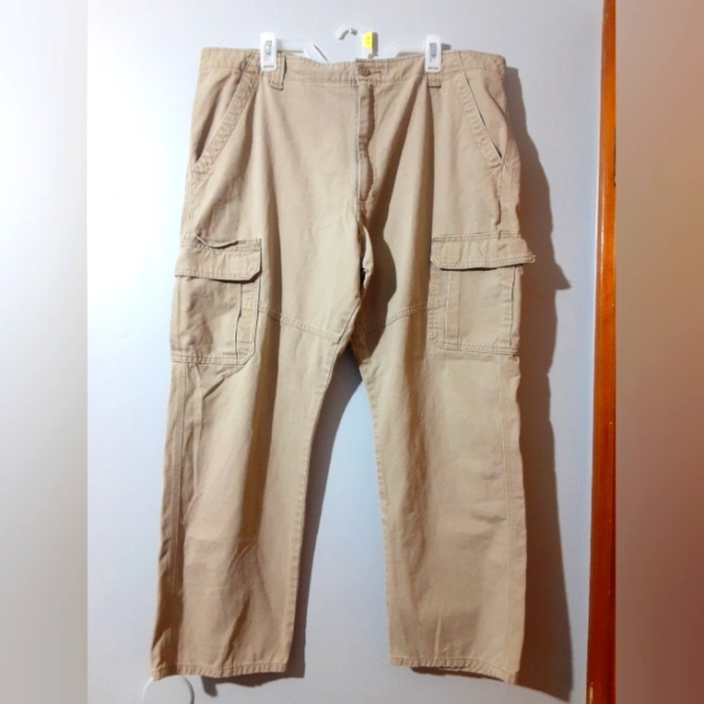 Wrangler Men's Relaxed Fit  Khaki Cargo Pants Pockets Size 40/30